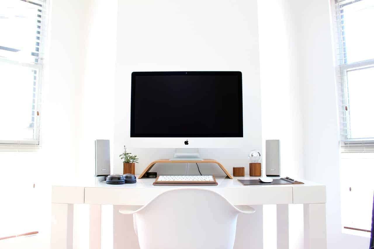 Why Having A Clean Desk Can Help You Be More Productive